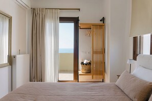 3 bedrooms, in-room safe, iron/ironing board, travel crib - Greco Levantes Villas (Rethimno)