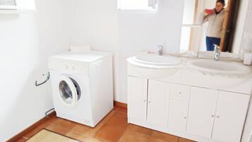 Douche, sĂšche-cheveux