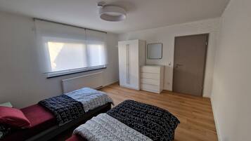 1 bedroom, free WiFi, bed sheets