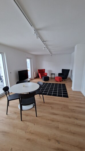 Dining - Modern, newly built vacation apartment with large covered balcony and view (Wilnsdorf)