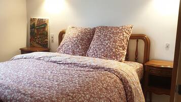 2 habitaciones, escritorio, tabla de planchar con plancha y wifi gratis