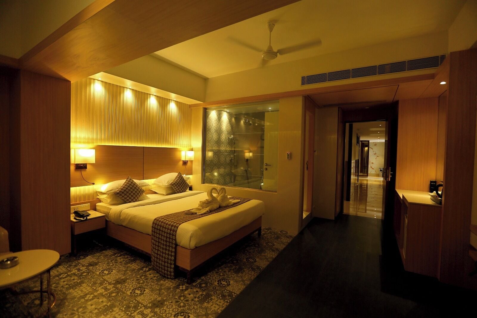 Executive Room | Iron/ironing board, free WiFi