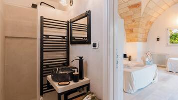 1 bedroom, desk, free WiFi, bed sheets