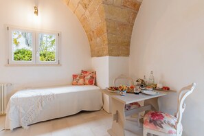 1 bedroom, desk, free WiFi, bed sheets