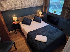 1 chambre, fer et planche à repasser, accès Internet, draps fournis