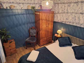 1 bedroom, iron/ironing board, Internet, bed sheets