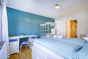 2 bedrooms, desk, iron/ironing board, free WiFi