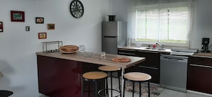 Micro-ondes, four, plaque de cuisson, lave-vaisselle