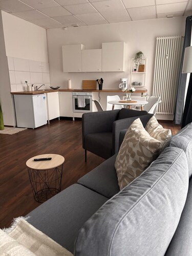 Cozy apartment with kitchen and good transport connections