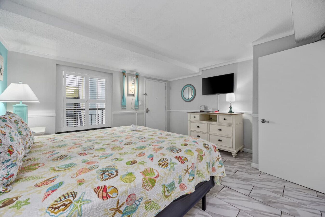 1 habitación, escritorio, tabla de planchar con plancha y wifi gratis 