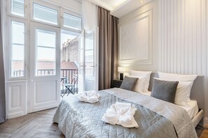 4 habitaciones, escritorio, tabla de planchar con plancha y wifi 