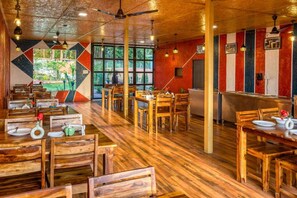 Restaurant - Earavat Resort - Corbett (Ramnagar)