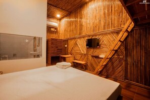 1 bedroom, Select Comfort beds, desk, laptop workspace