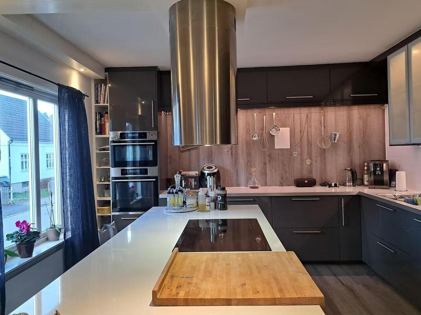 Réfrigérateur, lave-vaisselle, cafetière/bouilloire