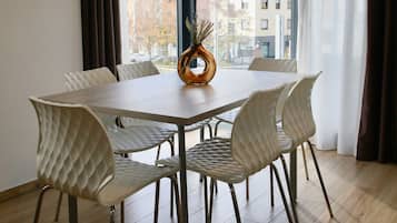 Apartment, Balkon, Bergblick | Wohnbereich