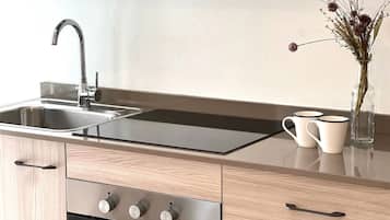 Căn hộ, ban công, quang cảnh núi | Bếp riêng | Tủ lạnh, lò nướng, bếp nấu, ấm điện