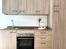 冰箱、烤箱、炉灶、电热水壶