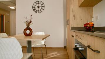 Studio, Balkon, Bergblick | Eigene Küche | Kühlschrank, Ofen, Herdplatte, Wasserkocher