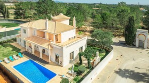 4 bedrooms - Villa Coute Real in Quarteira (Loulé)
