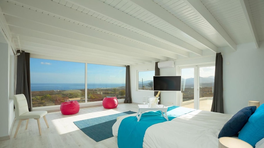 The View in T as With 4 Bedrooms and 4 Bathrooms