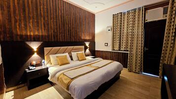 Deluxe tweepersoonskamer | Een laptopwerkplek, een strijkplank/strijkijzer, gratis wifi