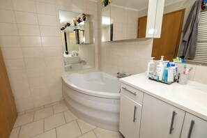 Superior villa, uitzicht op zee | Badkamer