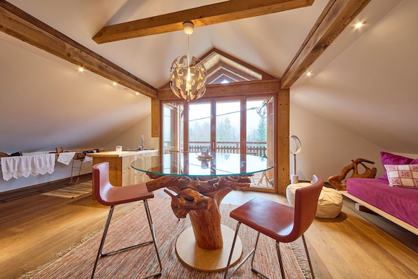 Estudio Confort, sauna, vistas a la montaña | Servicio de comidas en la habitación