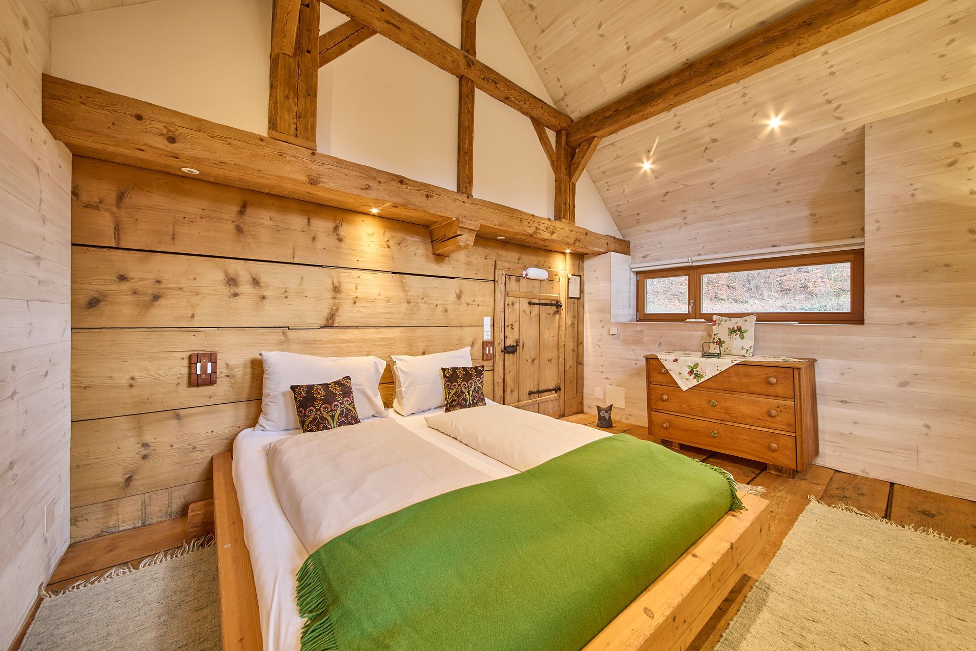 Comfort Chalet, 2 Bedrooms, Mountain View, Garden Area