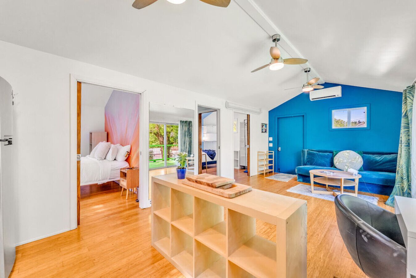 2 soverom, skrivebord, strykejern/-brett og wi-fi (inkludert)