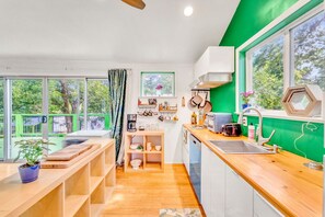 冷蔵庫、オーブン、コンロ、食器洗い機