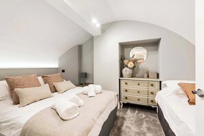 Unclassified image, 4 of 25, button