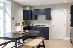 Unclassified image, 5 of 25, button