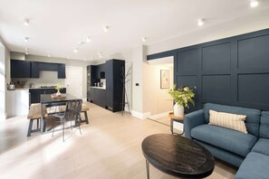 Unclassified image, 3 of 25, button