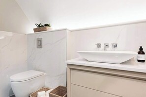 Unclassified image, 3 of 25, button