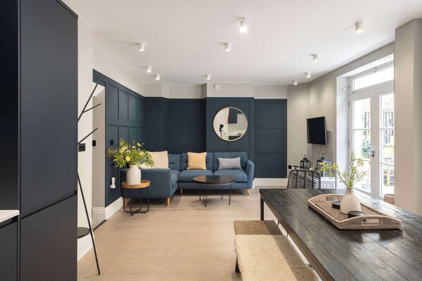 Unclassified image, 1 of 25, button