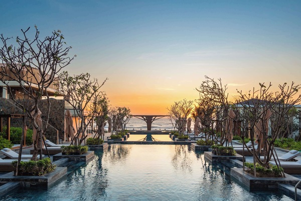 3 outdoor pools