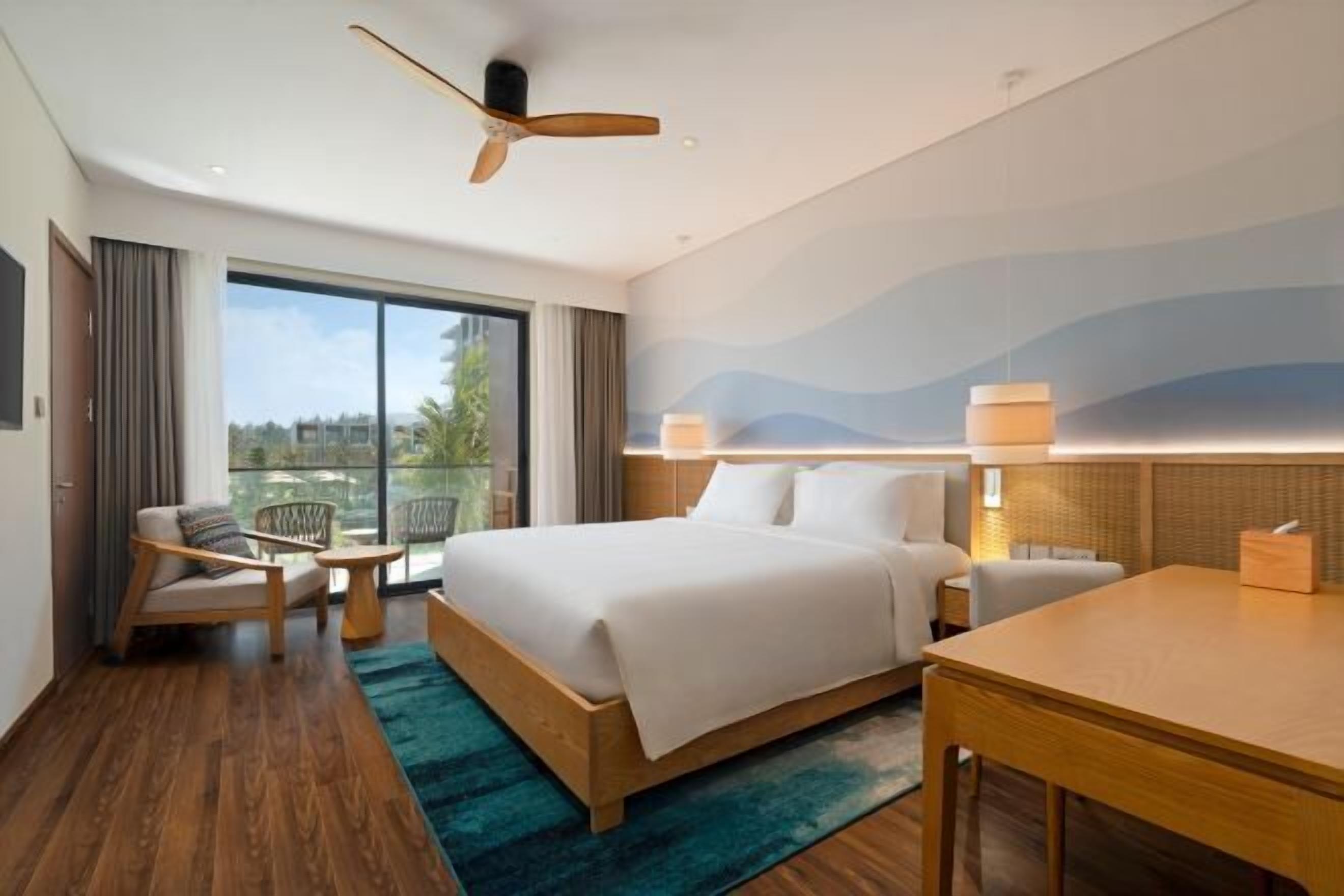 迷你吧、房內夾萬、書桌、手提電腦工作空間