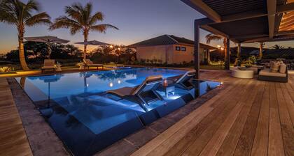 New Listing • Stunning Zero Edge Pool & Spa • Weekly & Monthly Discounts!!!