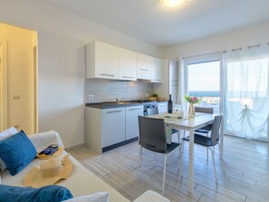 Dining - Beautiful apartment for 4 guests with A/C, TV, terrace and pets allowed (Valledoria)