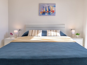 2 bedrooms, travel crib