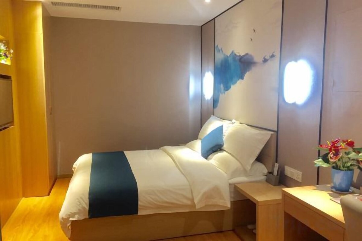 In-room safe, desk, laptop workspace, blackout drapes