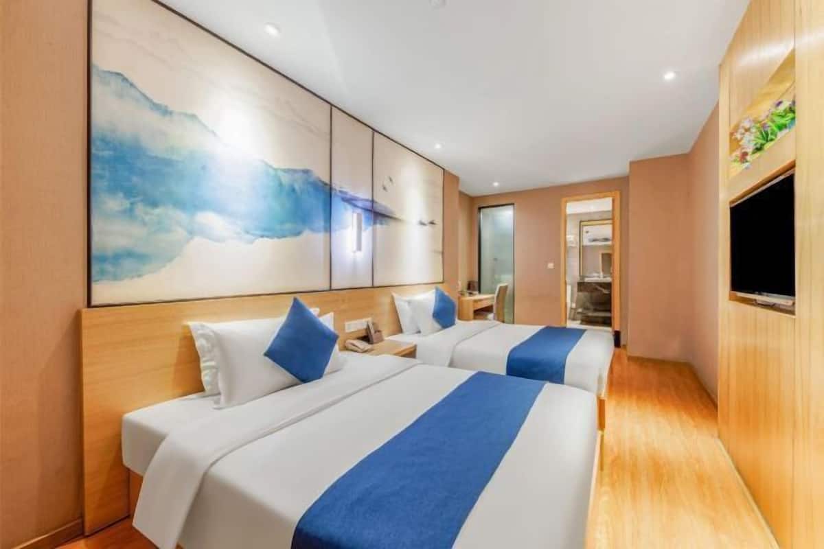 1 Schlafzimmer, Zimmersafe, Schreibtisch, laptopgeeigneter Arbeitsplatz