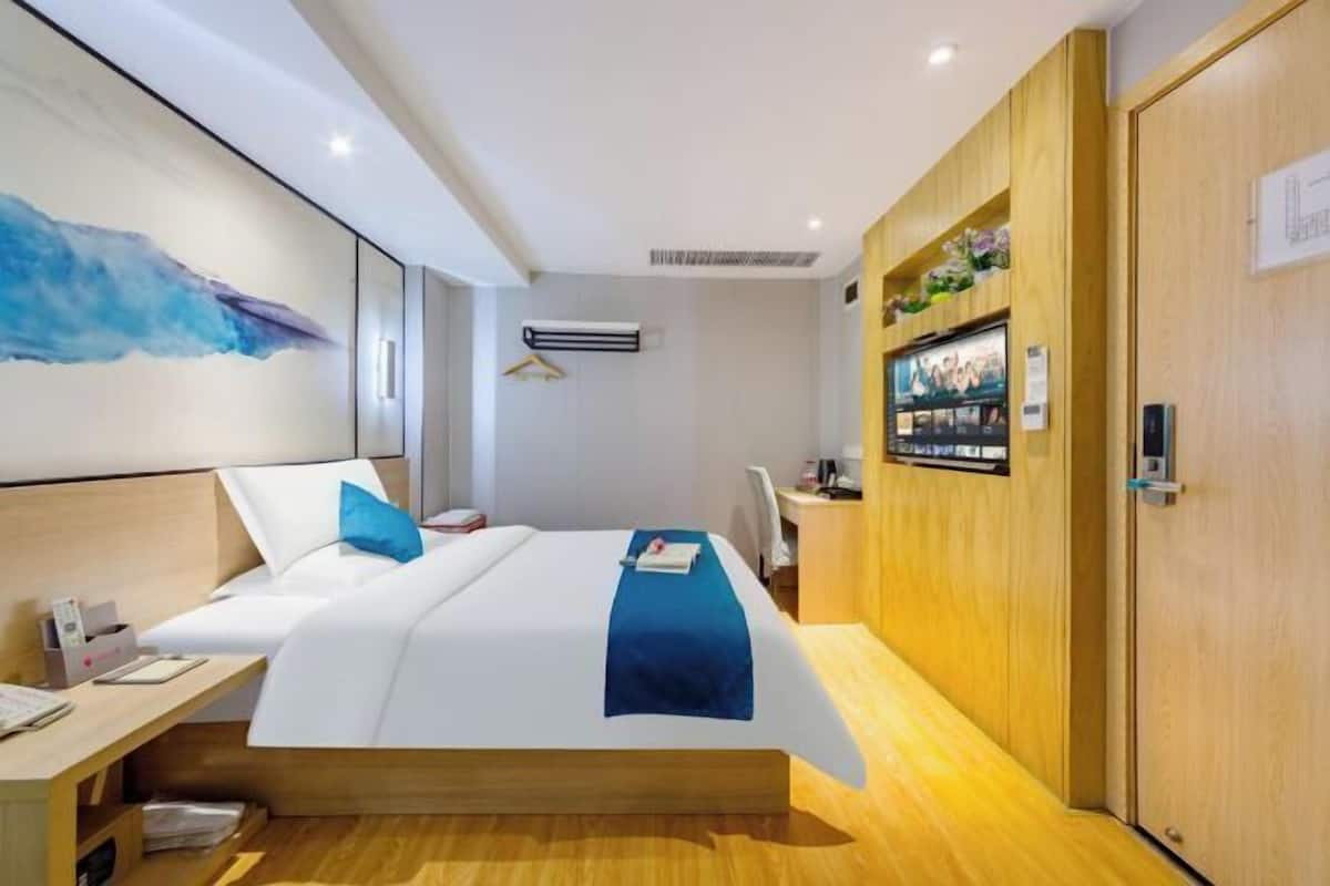 In-room safe, desk, laptop workspace, blackout drapes