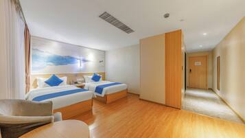 Family Quadruple Room | In-room safe, desk, laptop workspace, blackout drapes