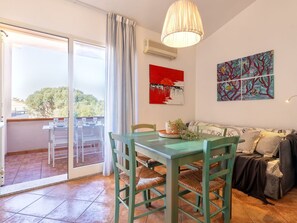 Dining - Lovely apartment for 4 guests with A/C, pool, terrace and pets allowed (Badesi)