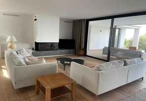 Smart TV - Casa "A Petra" villa with swimming pool South Corsica 4 km from Pianotolli (Monacia-d'Aullène)