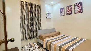 3 habitaciones, tabla de planchar con plancha, wifi y ropa de cama