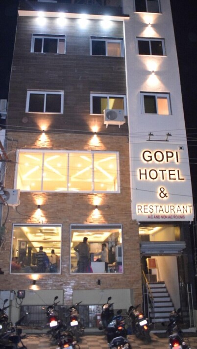 Gopi Hotel And Restaurant
