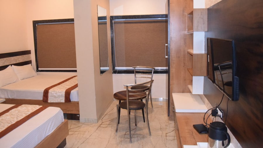 Gopi Hotel And Restaurant