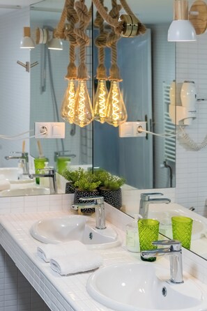 Hair dryer, towels, soap, shampoo - ☀️❤️Historic penthouse in the heart of Santander ! ❤️☀️ (Santander)